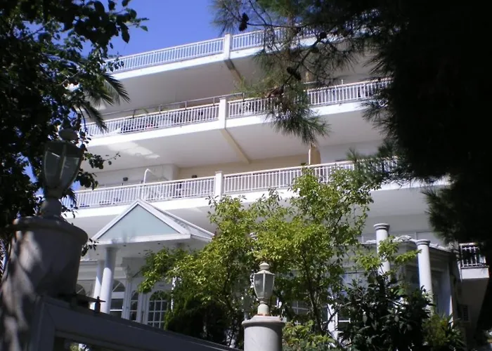 Luca Apartments